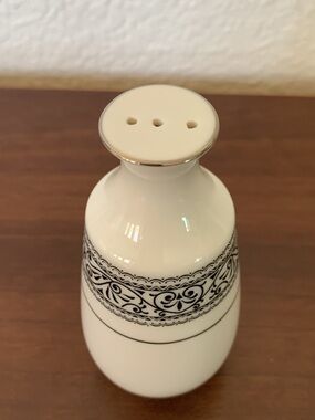 Noritake Salt or Pepper White Porcelain  Piece with Black Script Mark Japan